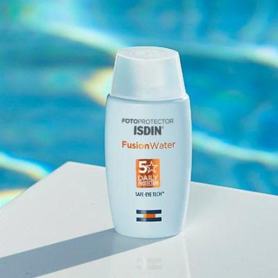 کرم ضد آفتاب حرفه ای ایزدین spf50 با فرمولاسیون آبرسان و سبک