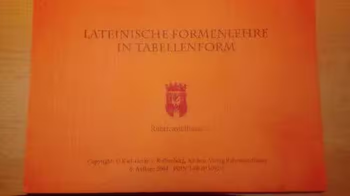 خرید و دانلود نسخه کامل کتاب Lateinische Formenlehre in Tabellenform