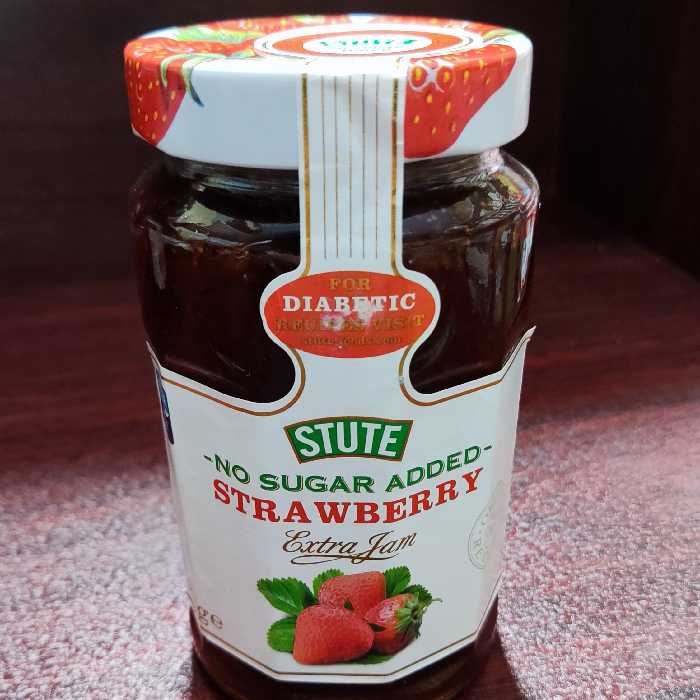 مربای توت فرنگی اشتوت 430 گرمی