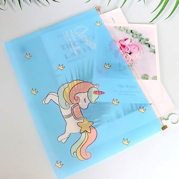 پوشه زیپ دار شفاف A4 طرح یونیکورن یال رنگی