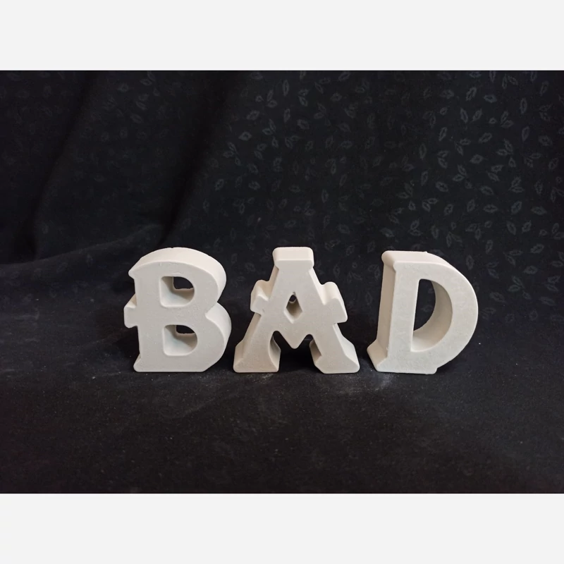 استند اسم BAD به صورت خام با فونت رومی ، استند انگلیسی حروفکلمه بد انگلیسی فونت رومی بدون رنگ ، جنس سنگ مصنوعی