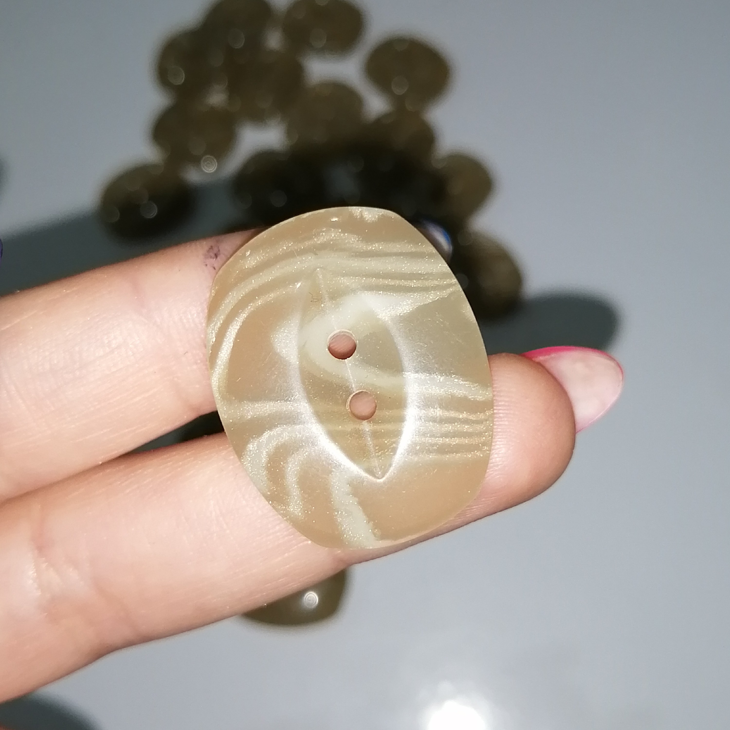  دکمه لباس کرمی بزرگ بسته 3 عددی 