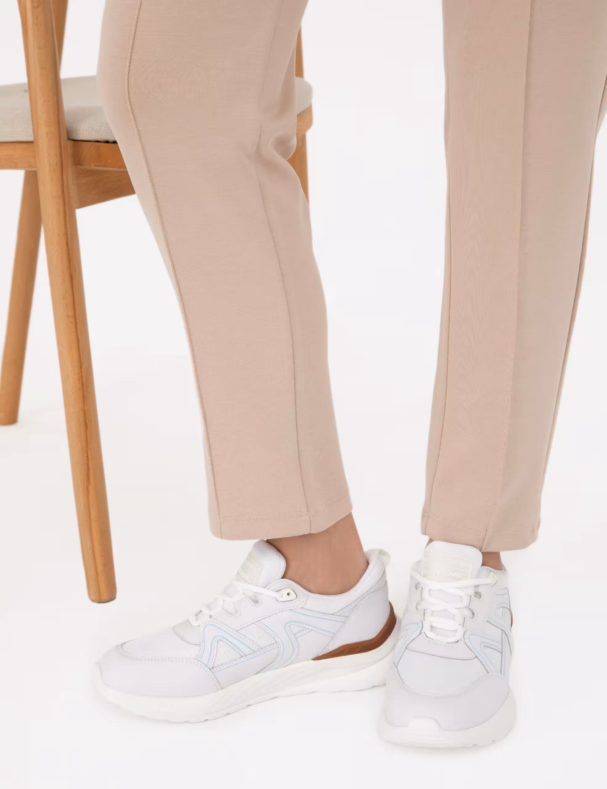 کفش کتانی و اسپرت زنانه سفید پیرکاردین - فروشگاه لباس شهرمون