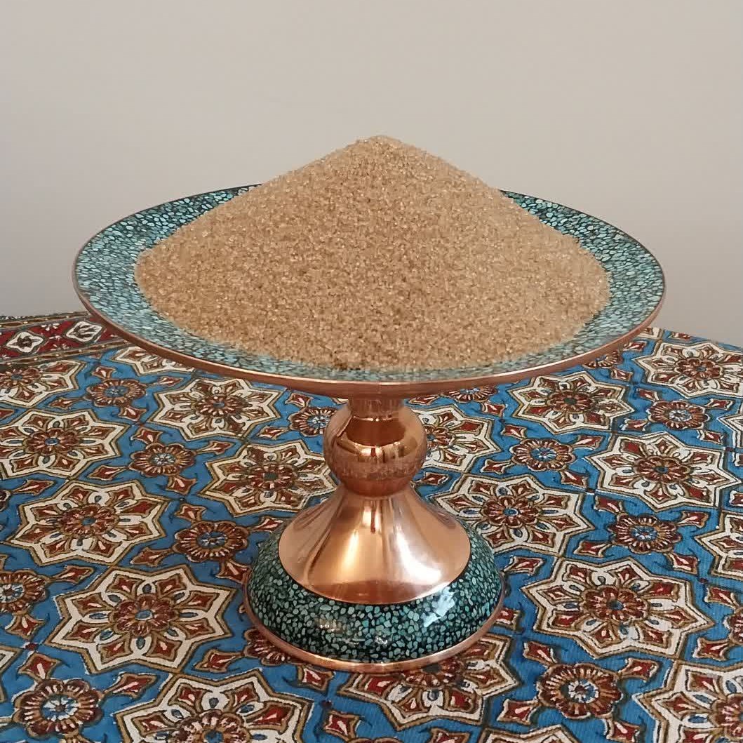 شکرقهوه ای     قندنیشکراست که به طورمشخص قهوه ای رنگ می باشد.