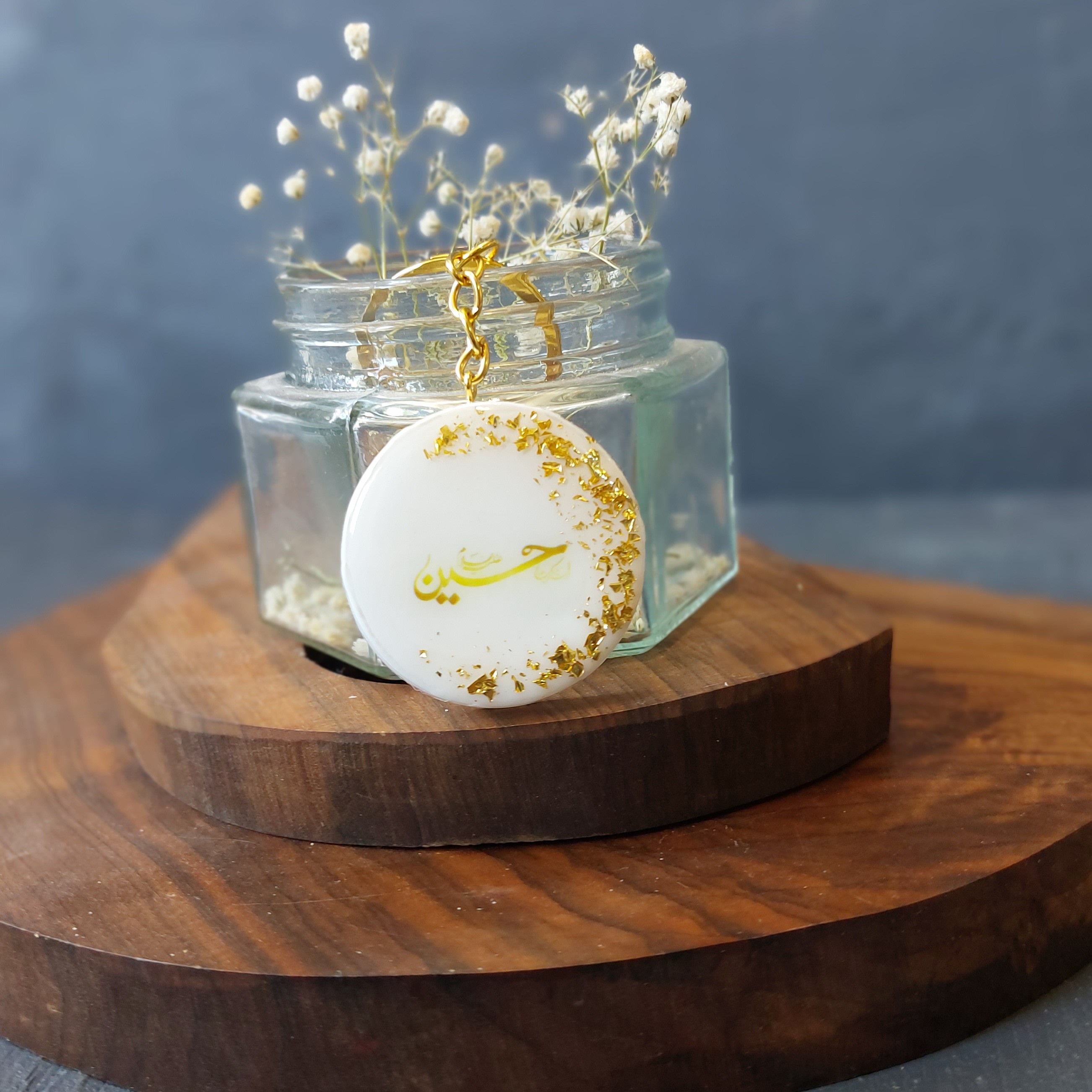 جاکلیدی تمام رزین مدل مذهبی امام حسین (ع) . پشت کار دارای اکلیل و گلبرگ