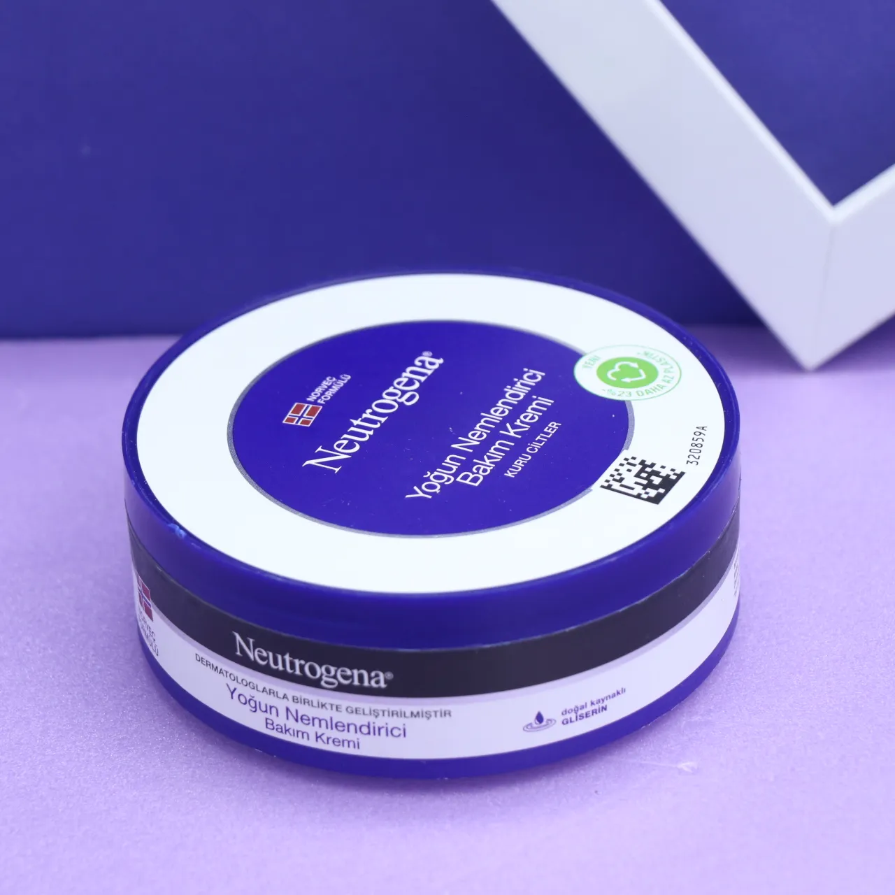 کرم مرطوب کننده قوی نوتروژینا پوست خشک Neutrogena حجم 200 میل 91394
