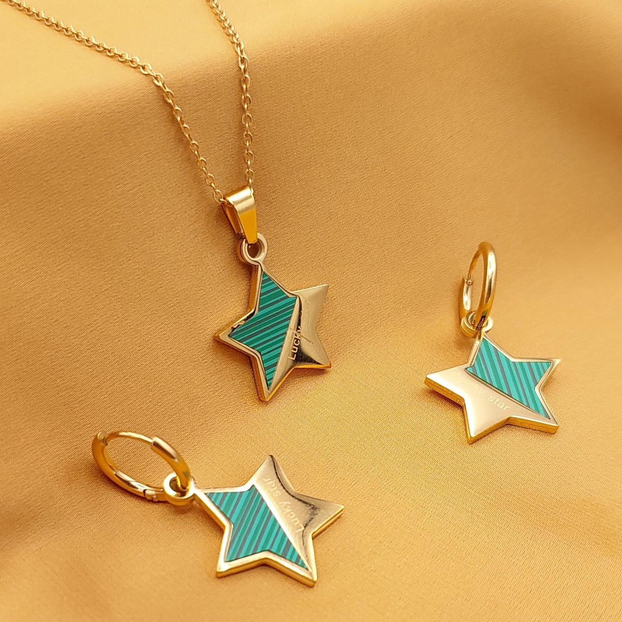 نیم ست طرح طلا دقیقا کپی طلا بدون حساسیت و با آبکاری طلا و زنجیر 45 سانت دیپلمات اصل