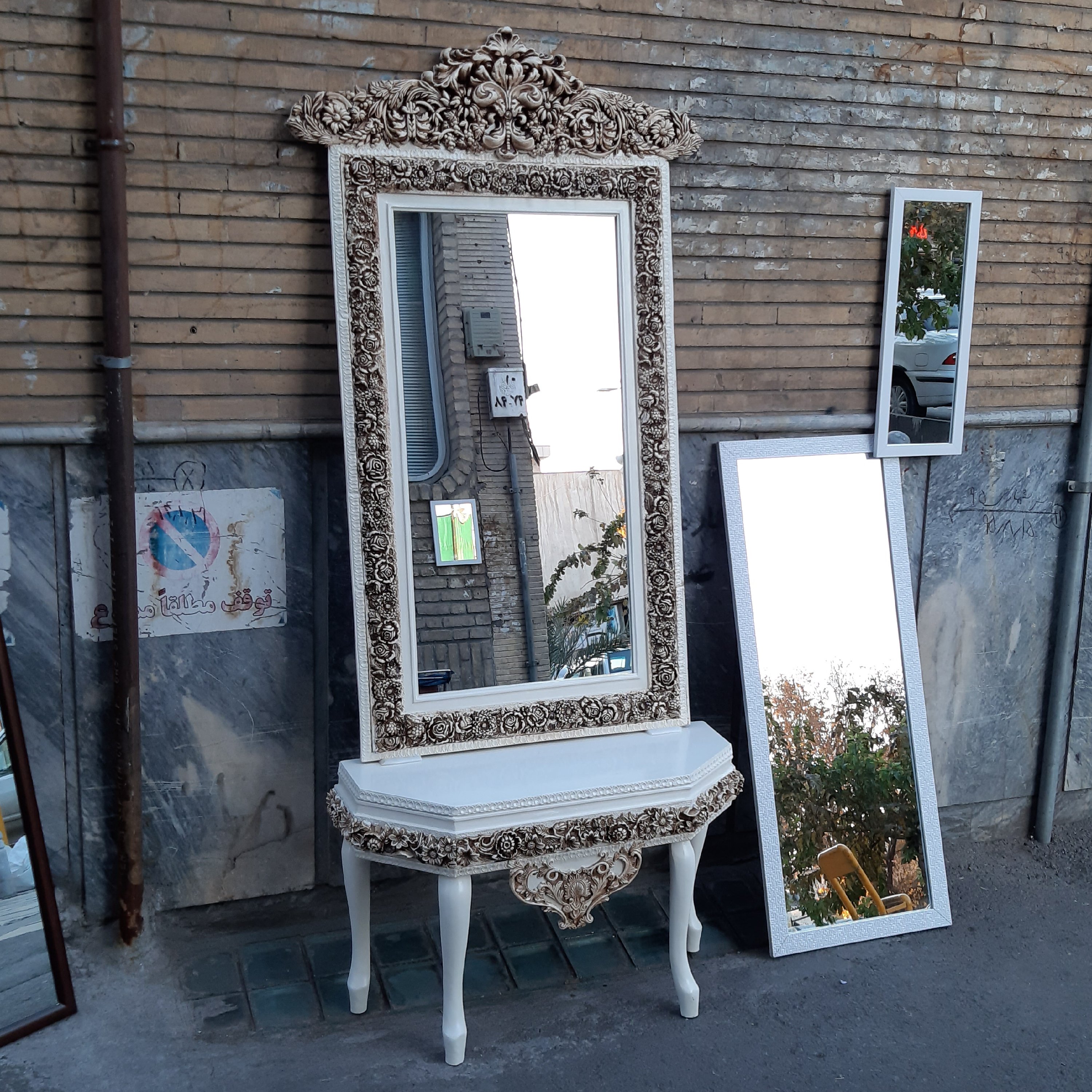میز و آیینه تاجدار چوبی کرم گل قهوه ای-استخوانی (150در70)