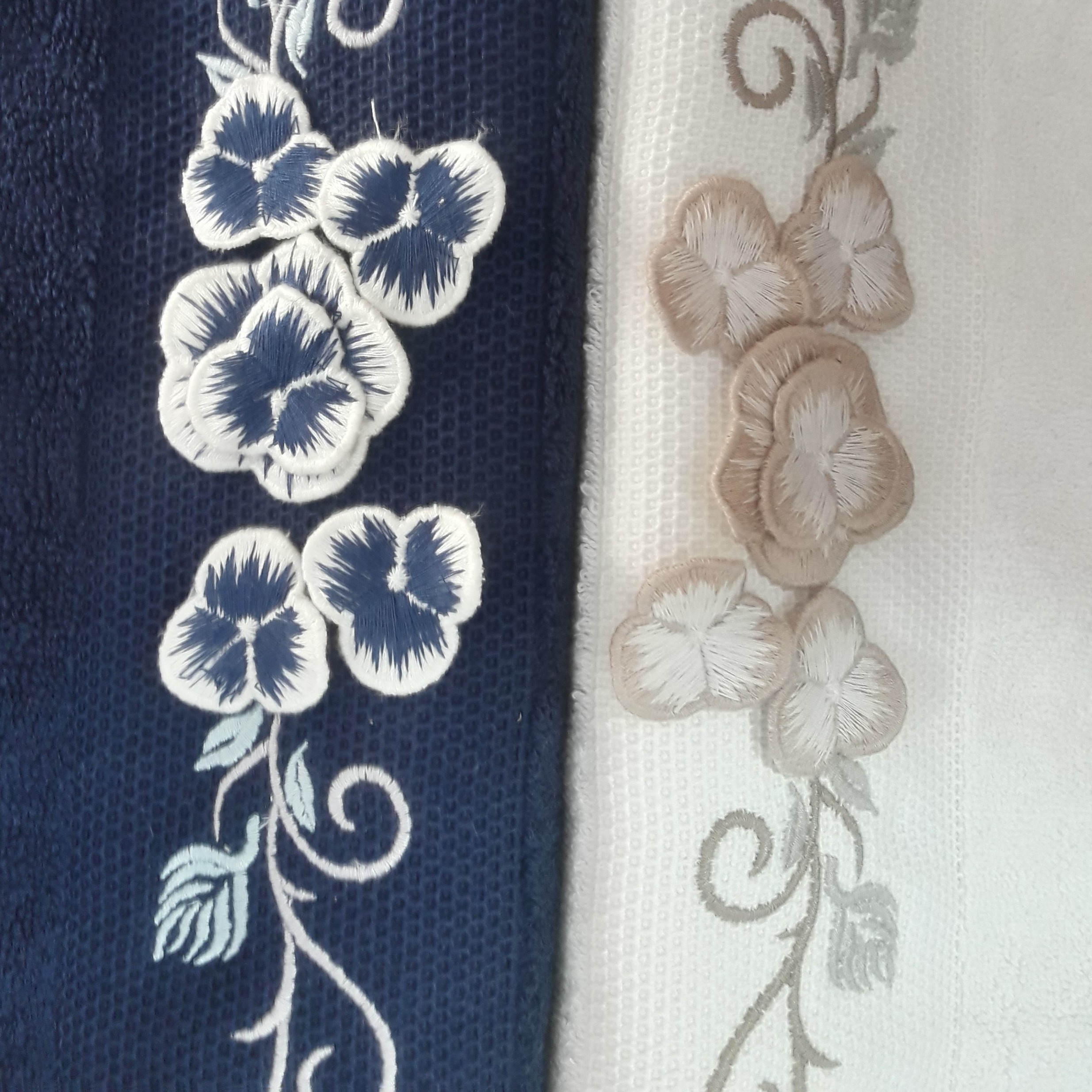 حوله دستی  گلدوزی مخمل