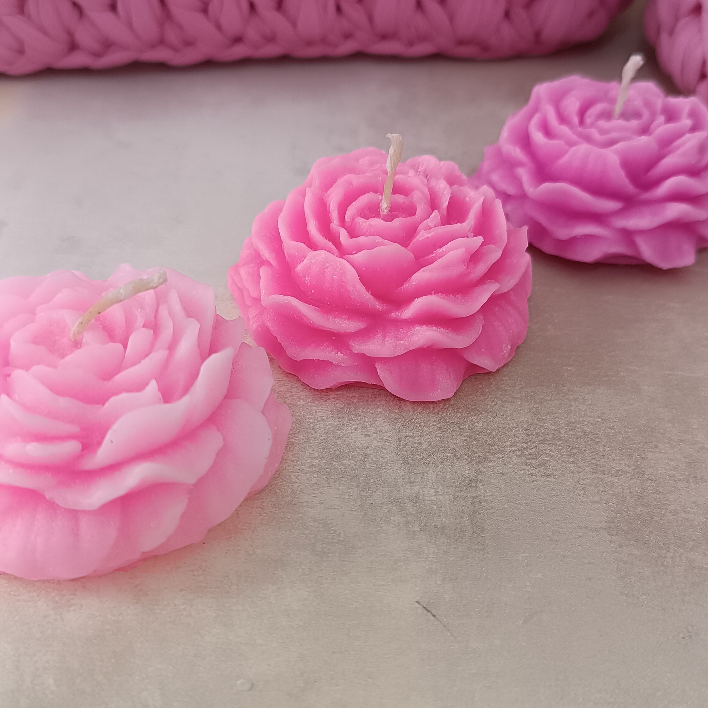 شمع گل آلاله شمعی زیبا و قابل سفارش در رنگهای شاد مخصوص گیفت تولد و عقد به صورت تک و تعداد قابل سفارشه 