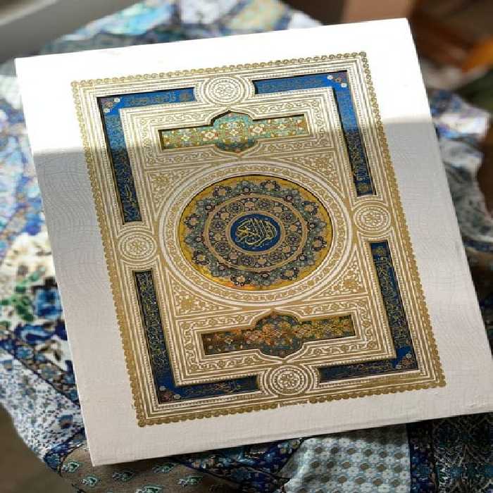 قرآن رحلی بدون ترجمه گلاسه لب طلا گالینگور 2 تیکه آیینه دار - کتاب‌فروشی کوچه کتاب