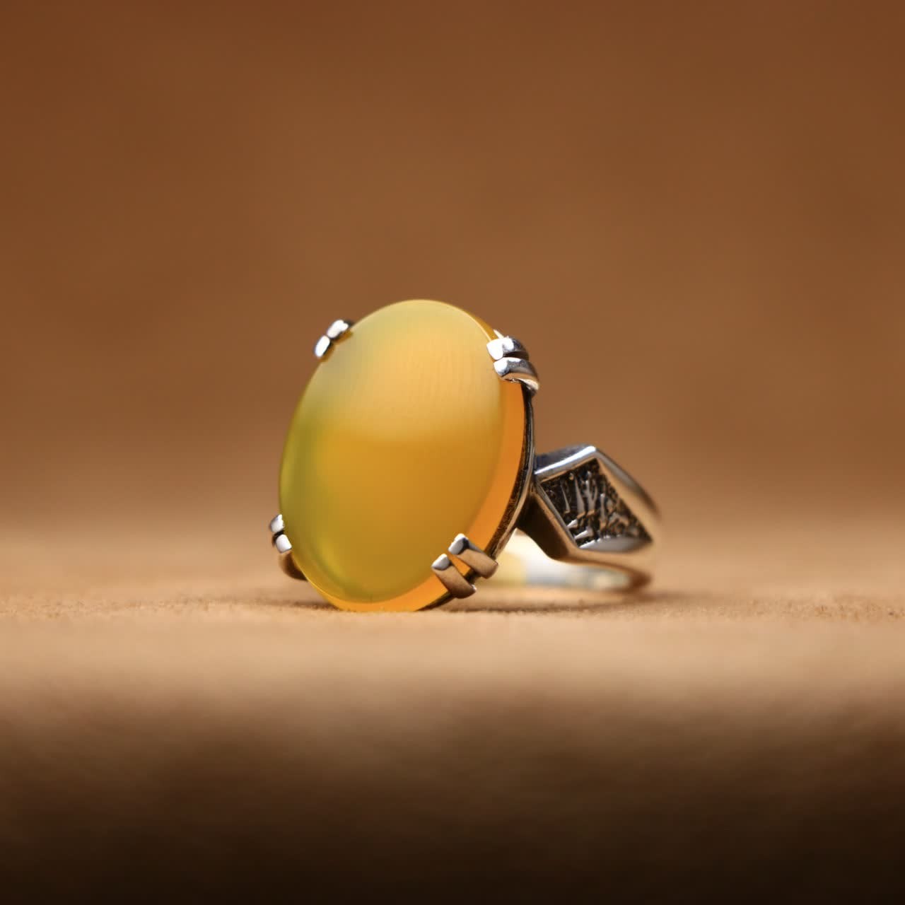 انگشتر نقره مردانه عقیق زرد شرف الشمس با (رکاب طرح هشت چنگ 017)