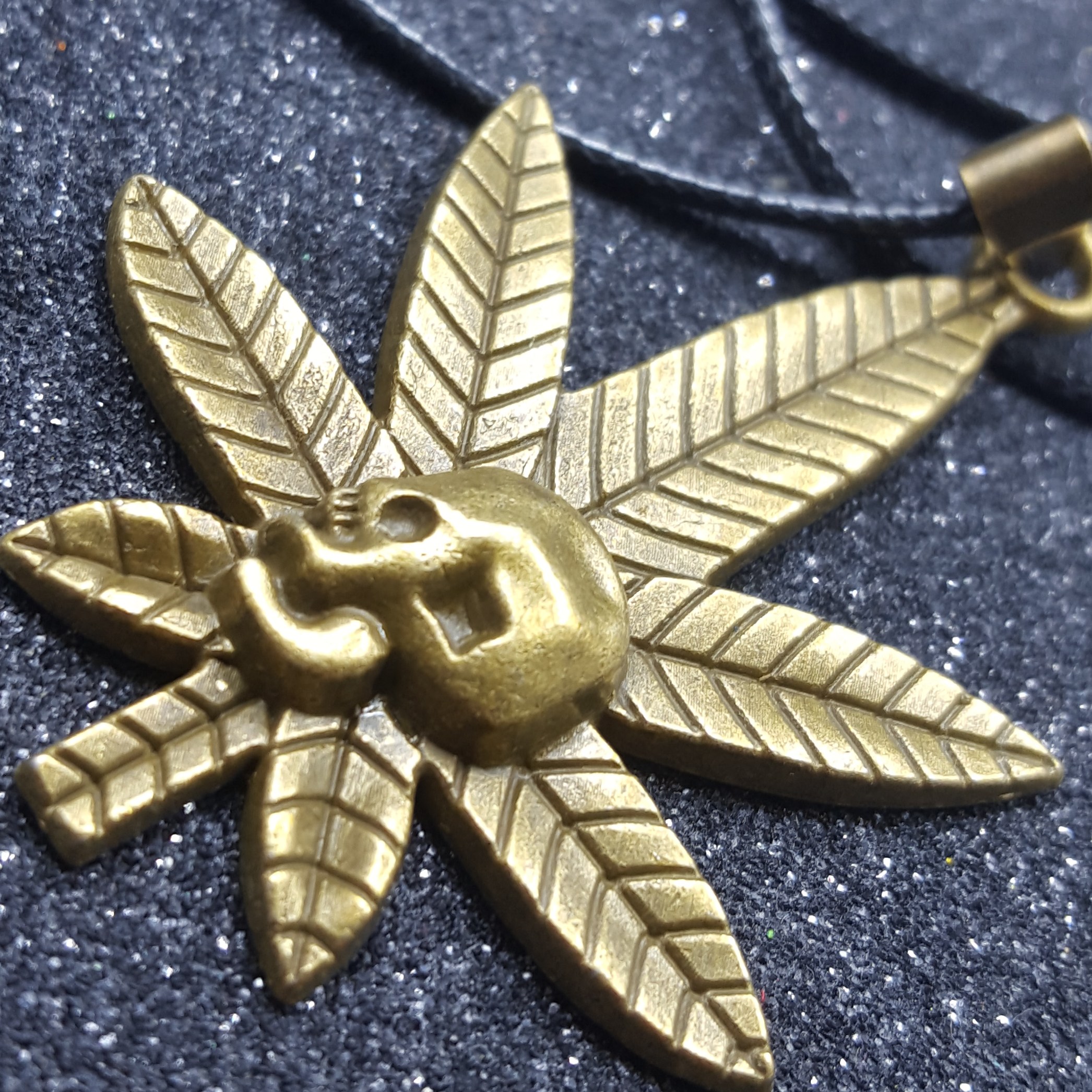 آویز خودرو (برنزی) برگ کد 480