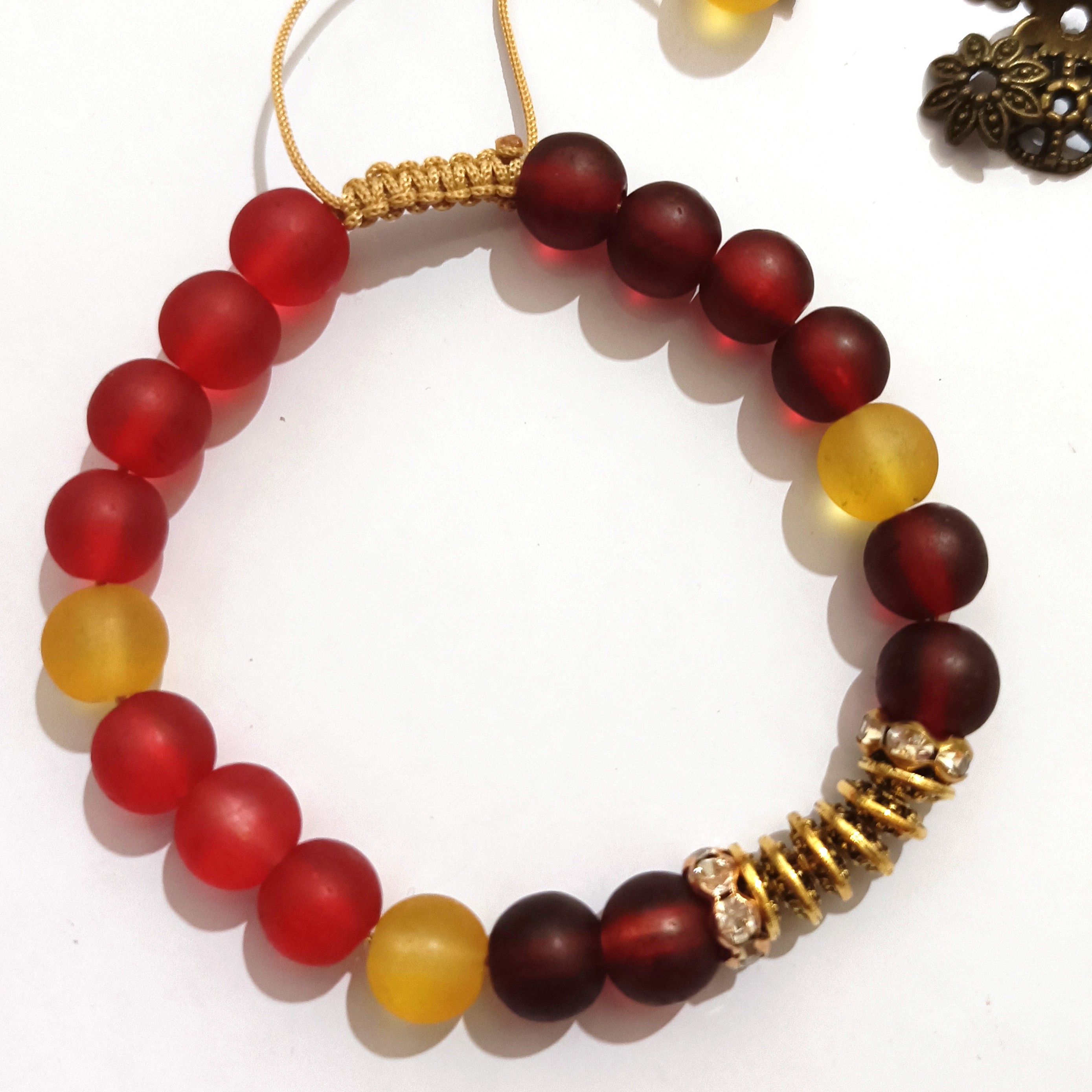 دستبند قرمز دست ساز 