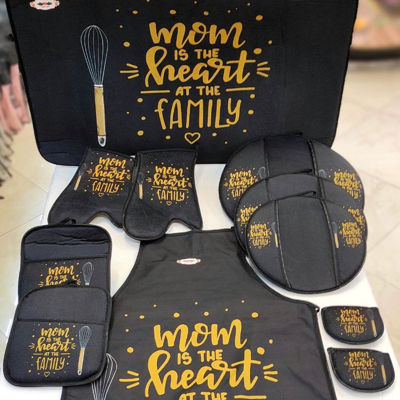 دمکنی و پیشبند دستگیره آشپزخانه طرح mom سرویس 11 پارچه (پس کرایه)