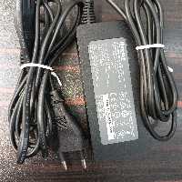 آداپتور اورجینال 9 ولت و 4 آمپر. به صورت پس کرایه