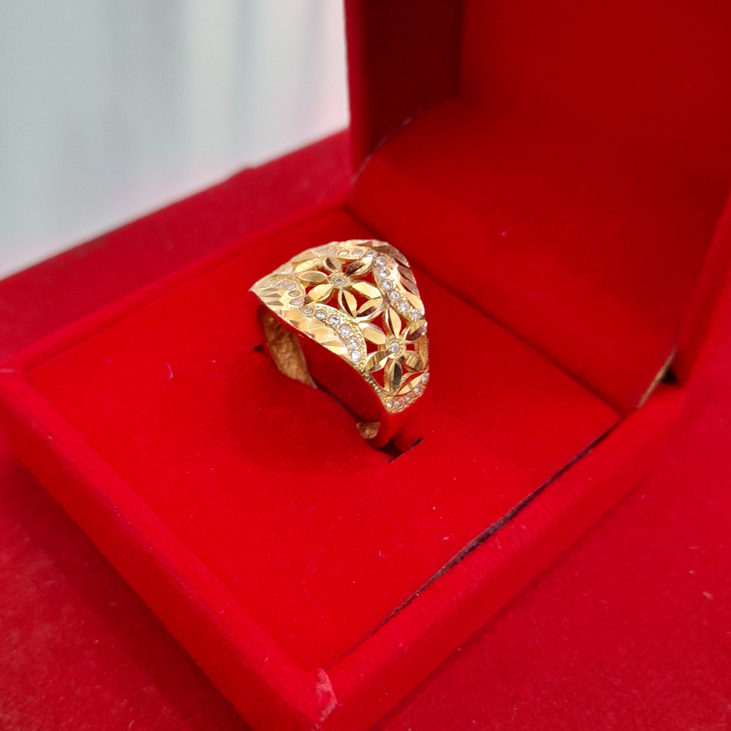 انگشتر طلاروس،نگین اتمی