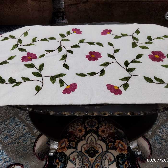 رومیزی 3 تیکه طرح گل و گلبرگ