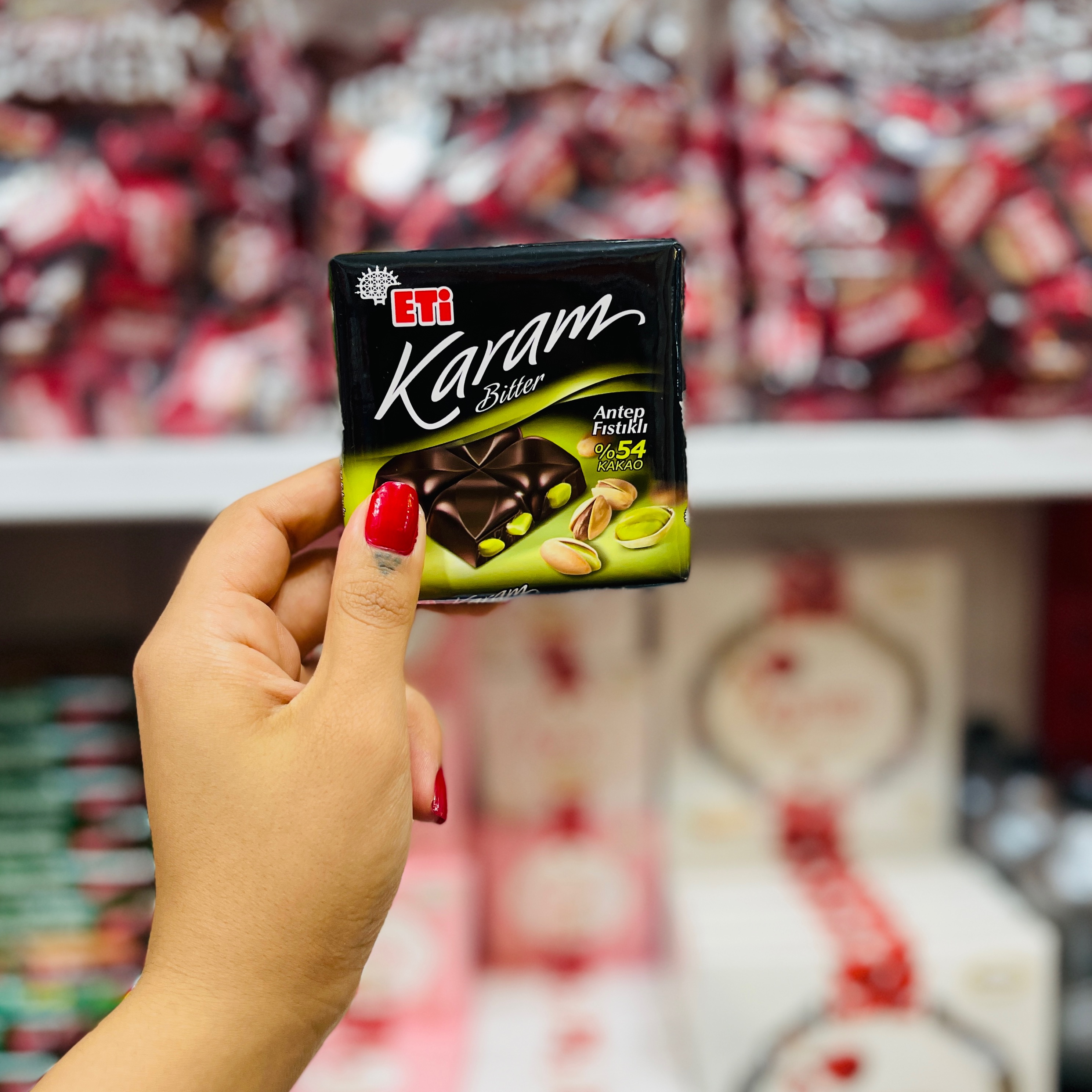 شکلات تلخ با مغز پسته اتی