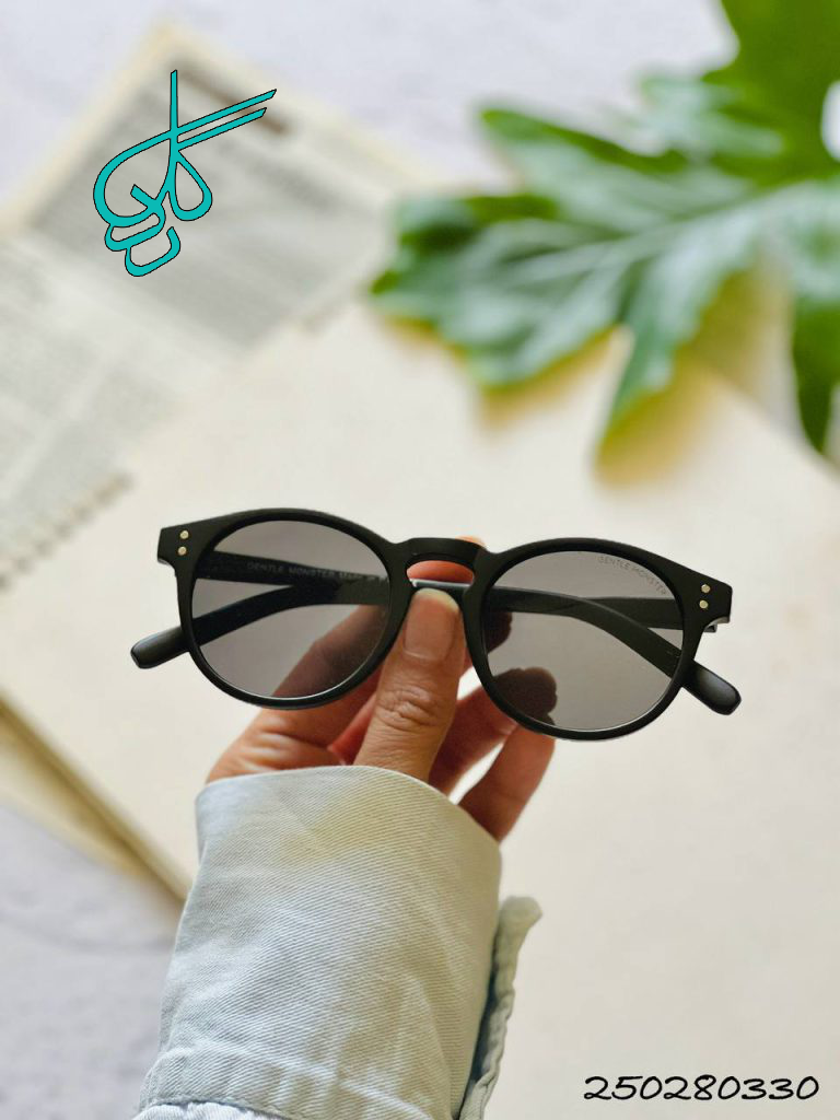 خرید عینک اسپرت برند Gentle monster رنگ مشکی دارای استاندارد UV400 و فرم کائوچو به همراه کاور و دستمال کد 2415142 - ردگل