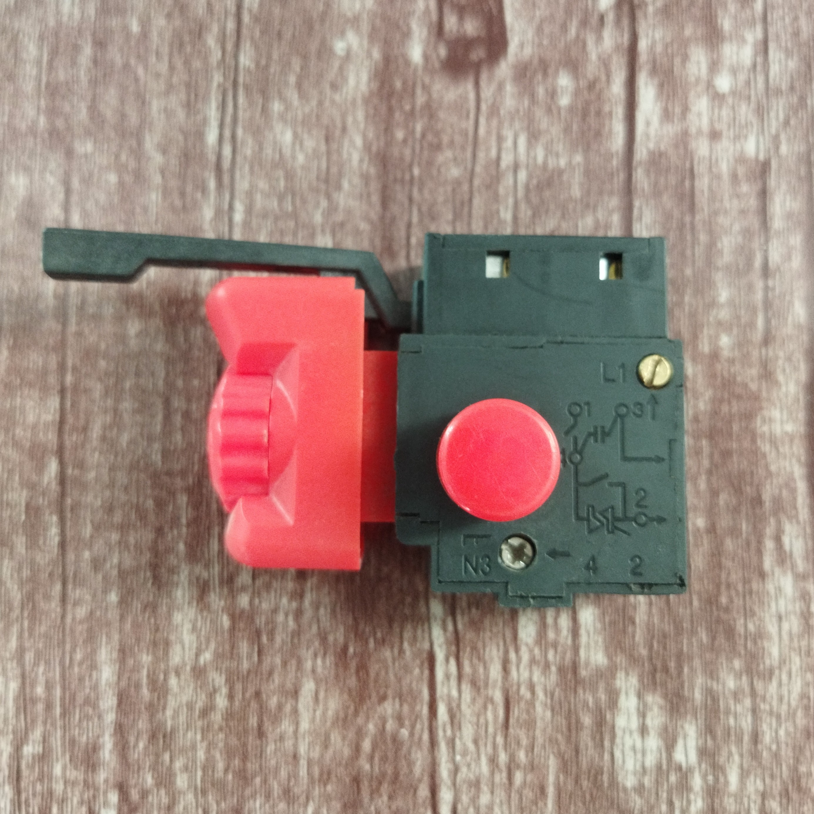 کلید دریل های چینی متفرقه رنگ مشکی قرمز  وزن 32 گرم طول 7 سانتی متر