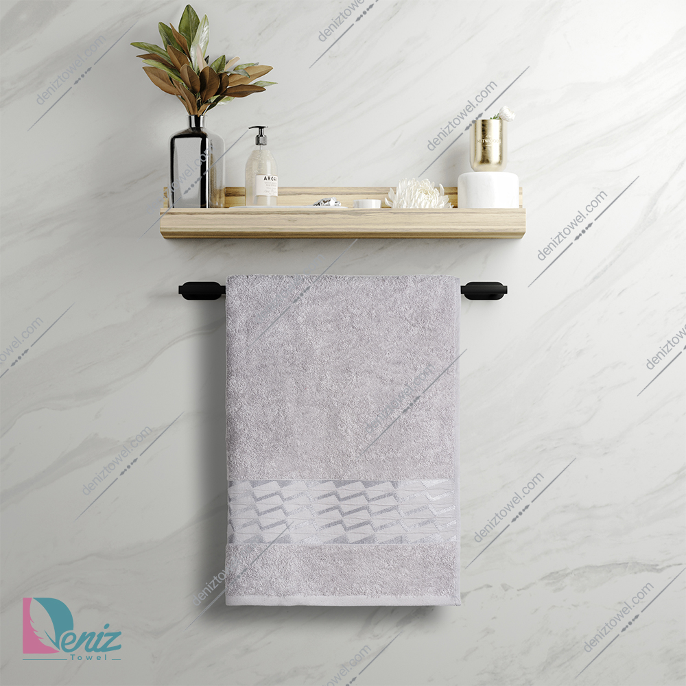 حوله حمامی طرح آرام رنگ طوسی روشن