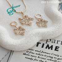 خرید نیم ست زنانه جدید طرح برگ مارک ژوپینگ نگین دار رنگ ثابت ضد حساسیت آبکاری شده کیفیت عالی همراه با زنجیر کد 1715376 - ردگل