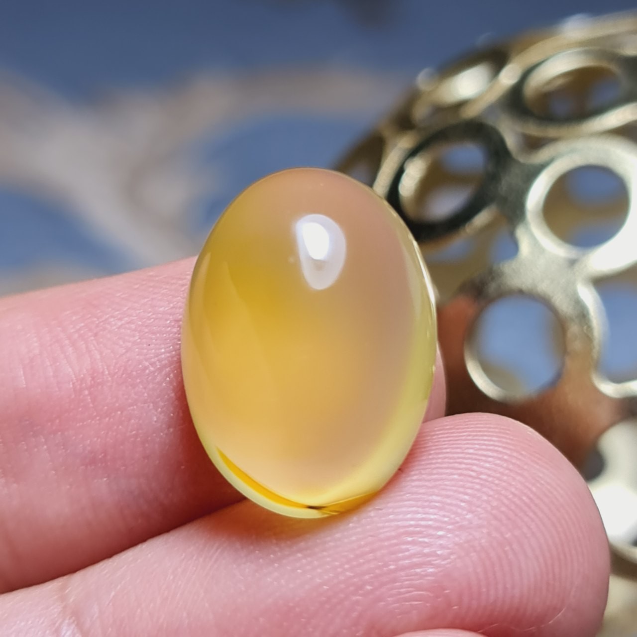 نگین فوق العاده زیبای عقیق زرد خوش رنگ آبدار اصل معدنی
کد  24152
