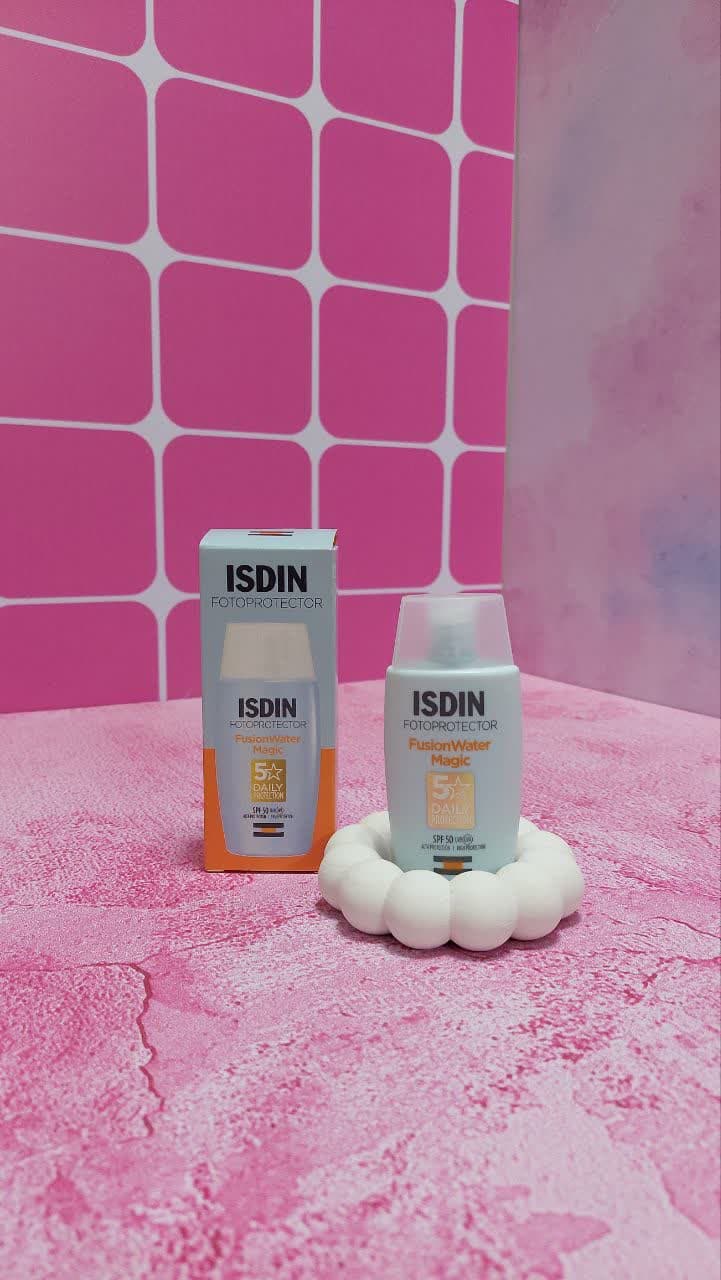 ضد آفتاب فیوژن واتر SPF50 بدون رنگ ایزدین - دلبر بیوتی|فروشگاه اینترنتی دلبر بیوتی