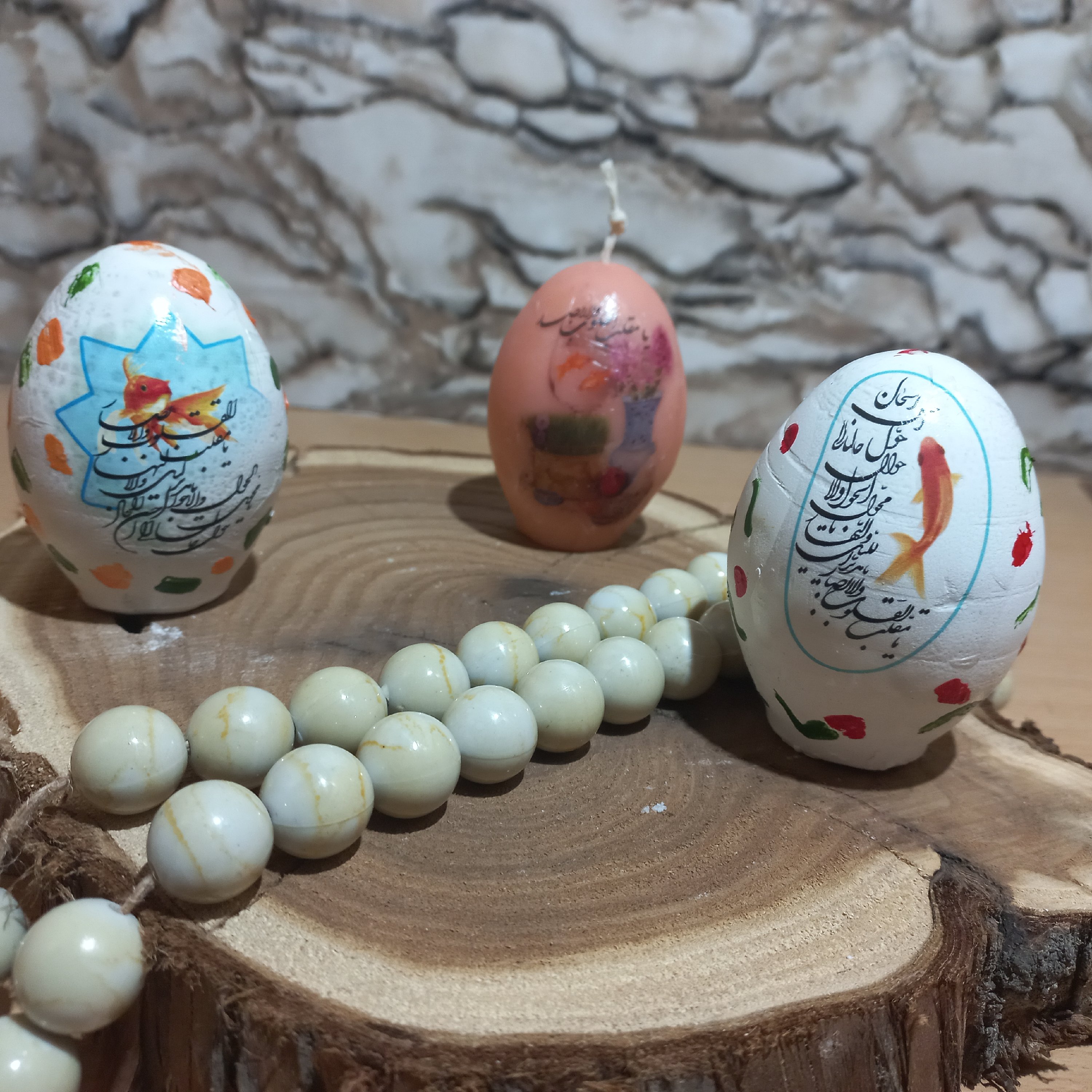 شمع ومجسمه تخم مرغ