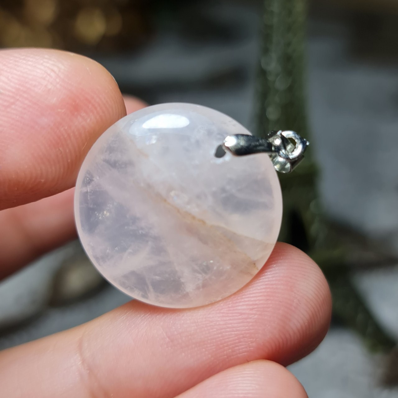  گردن آویز زیبای سنگ رز کوارتز اصل معدنی
کد 25047