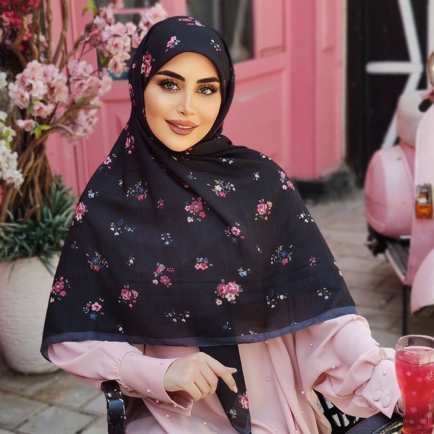 روسری گلدار سوپر نخ زمینه مشکی گلگلی صورتی