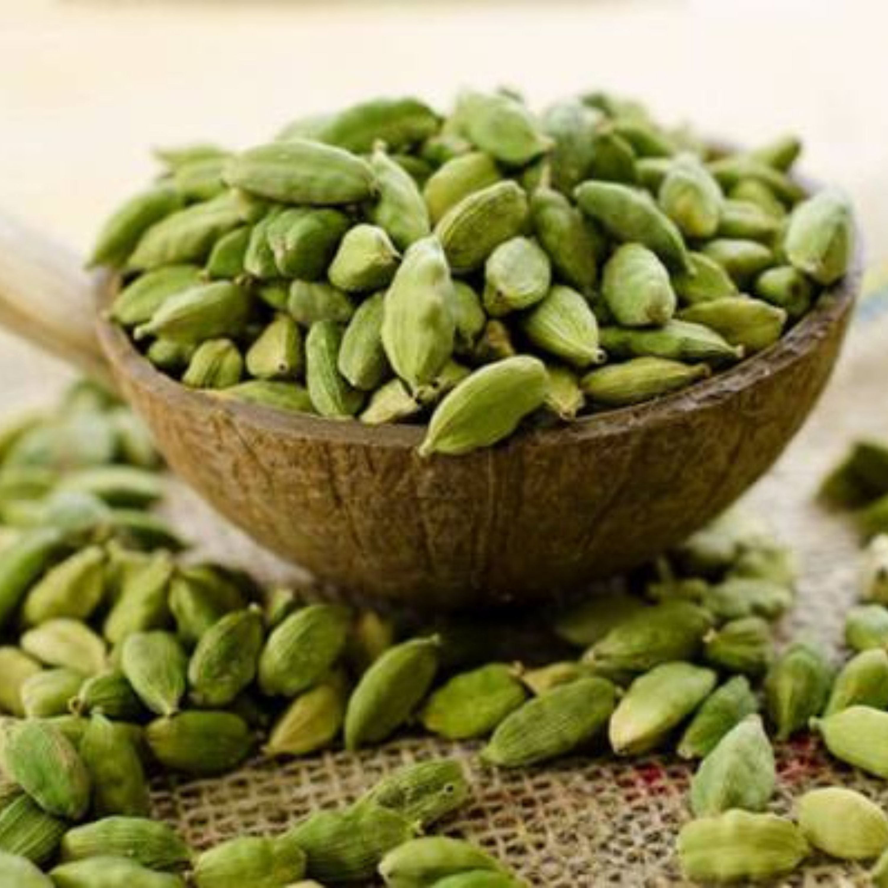 هل سبز اعلاء نیم کیلو ( ارسال رایگان )