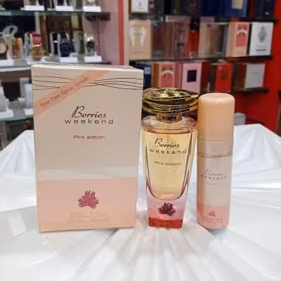 عطر جذاب زنانه باربری ویکند فراگرنس ورد بهمراه اسپری رایگان