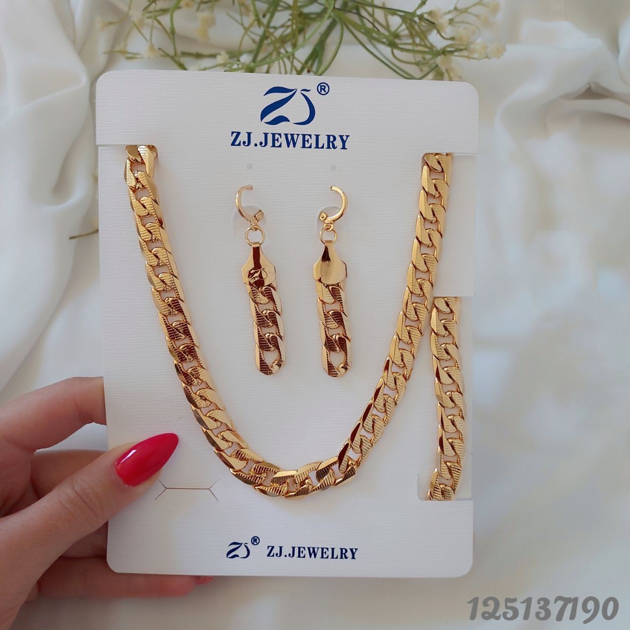 سرویس کارتیر طرح طلا.گردنی.دستبند.گوشواره.جنس Zj.نیاز به مراقبت 1