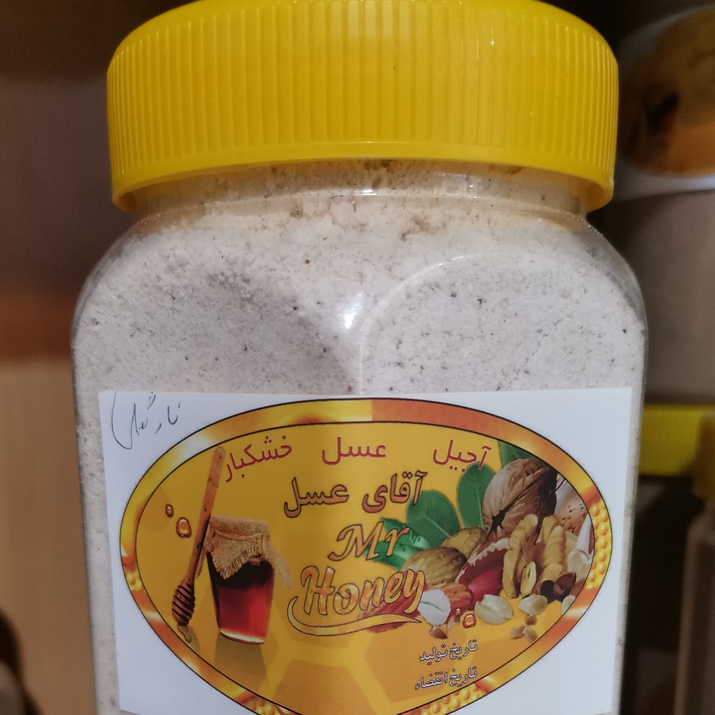 قوتونارگیلی دارای ادویه معطر وخوشبو بسیارمقوی وخوش مزه همراه با نارگیل تازه