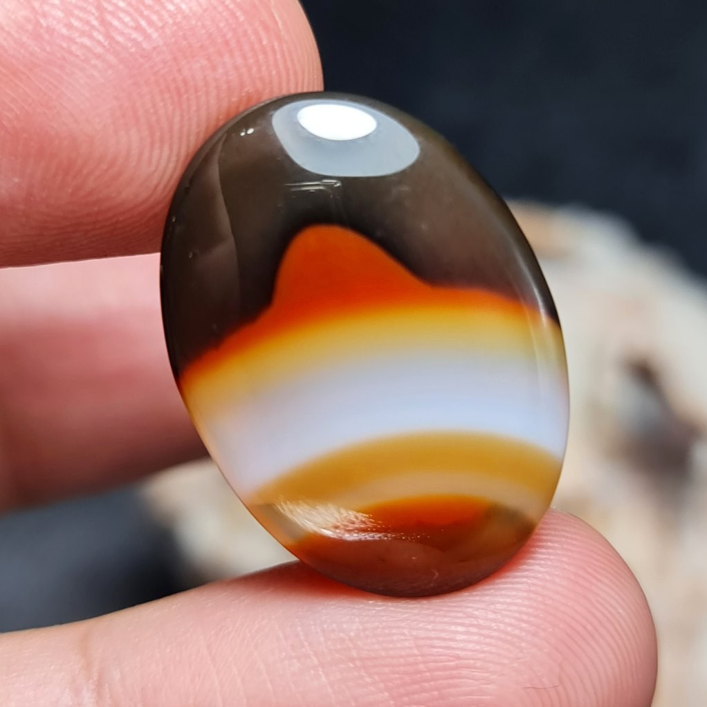  نگین فوق العاده سنگ زیبای عقیق سلیمانی خاص اصل معدنی 
کد 26643