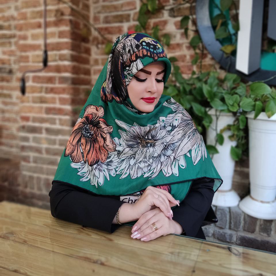 روسری عیدانه سوپرنخ گارزا قواره 135 طرح گل نقاشی ارسال رایگان