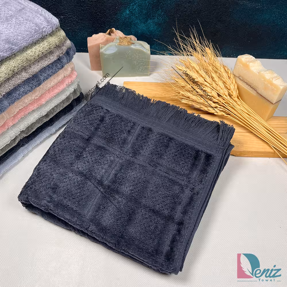 حوله دستی طرح مارتا رنگ بادمجونی