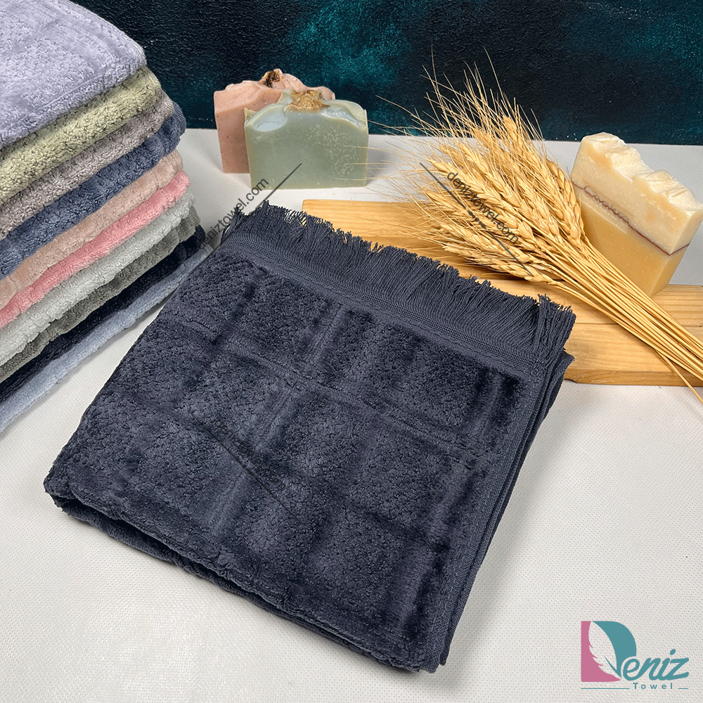 حوله دستی طرح مارتا رنگ بادمجونی