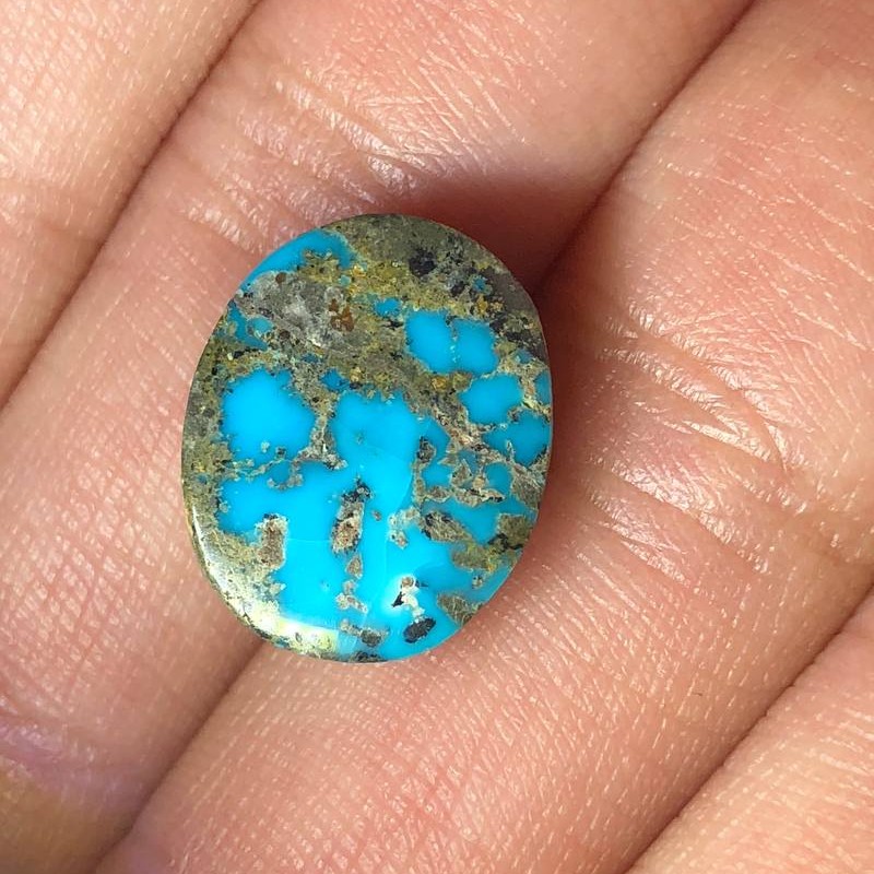 نگین فیروزه نیشابوری   کاملا طبیعی با رنگ و طرحی جذاب و خاص با تراش بیضی شکل  کد 319