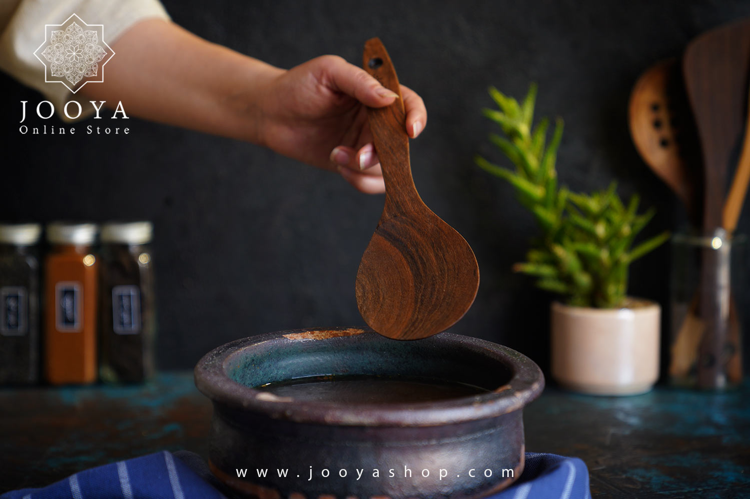 قاشق خورشتی با چوب گردو
