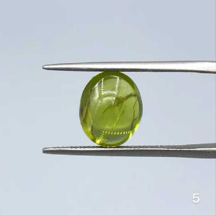 سنگ زبرجد بیضی طبیعی 8283