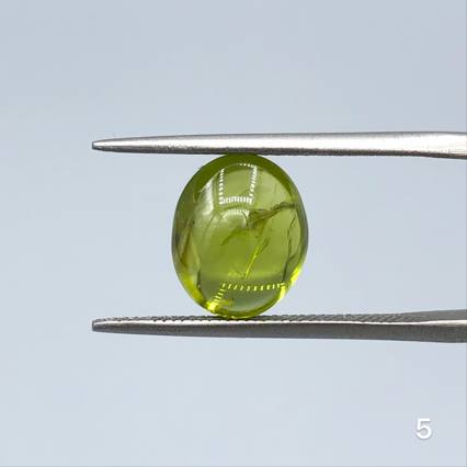 سنگ زبرجد بیضی طبیعی 8283