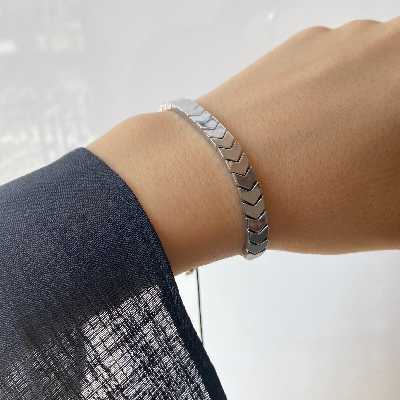 دستبند مدل مثلثی