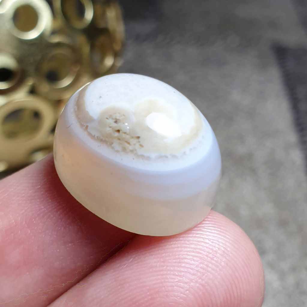 نگین فوق العاده زیبای صد درصد طبیعی عقیق سه پوست خاص معدنی اصل خراسانی
کد 25824