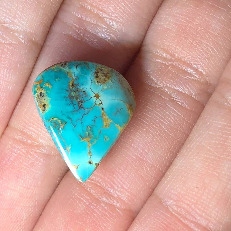 نگین فیروزه نیشابوری   کاملا طبیعی فاخر و فوق العاده   با تراش  فانتزی اشکی شکل  کد 329