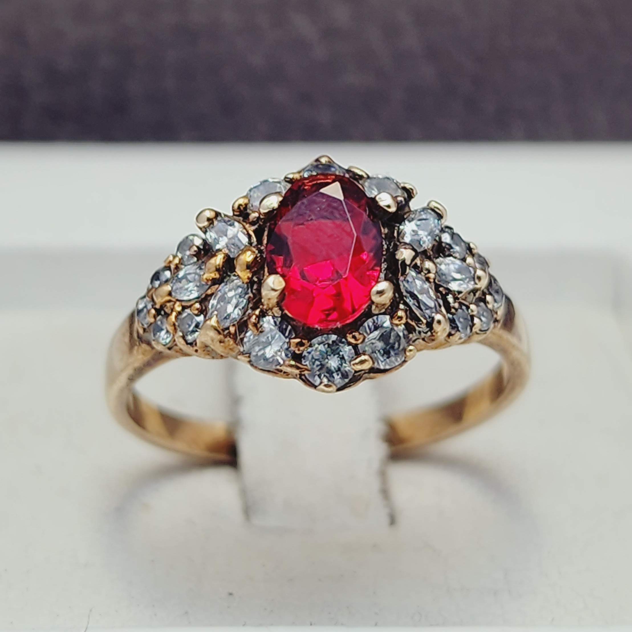 نگین یاقوت سرخ صنعتی زیبا با رکاب برنز            