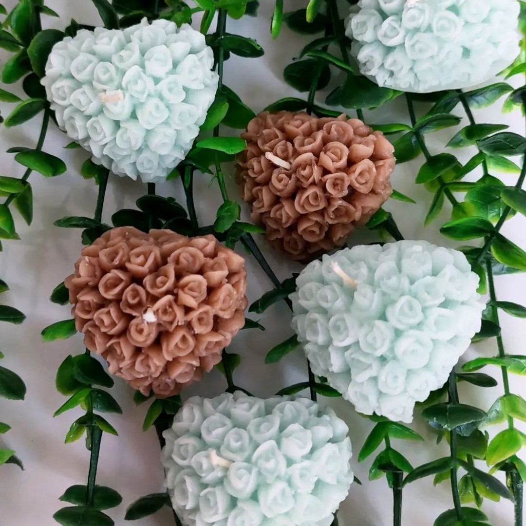 شمع گیفت قلب گلدار  قابل سفارش در رنگ دلخواه حداقل سفارش 10عدد