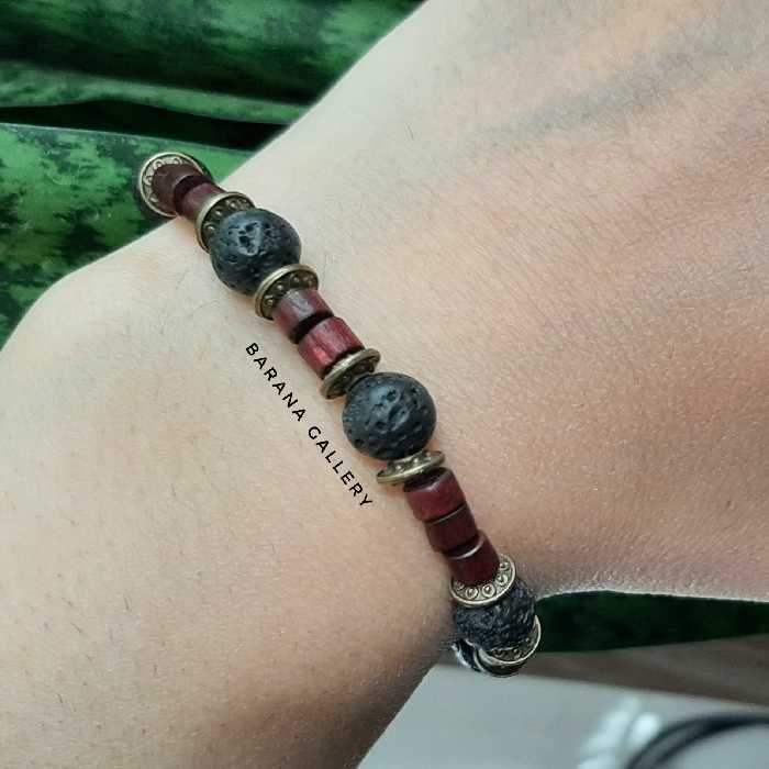 دستبند اسپرت  مشکی قهوه ای سنگ  لاوا و چوب صندل  مناسب هم  آقایون و خانمها